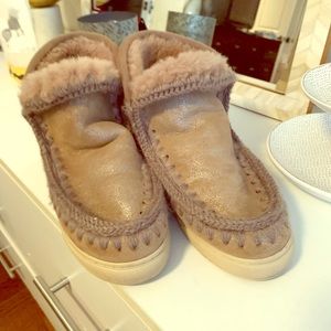 MOU silvery camel plush boots